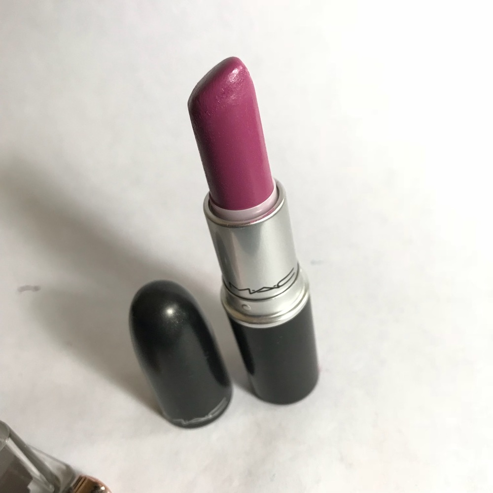 Mac amplified lipstick in UP THE AMP A43